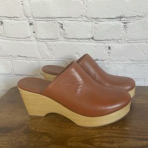 Everlane “the clog” in cognac